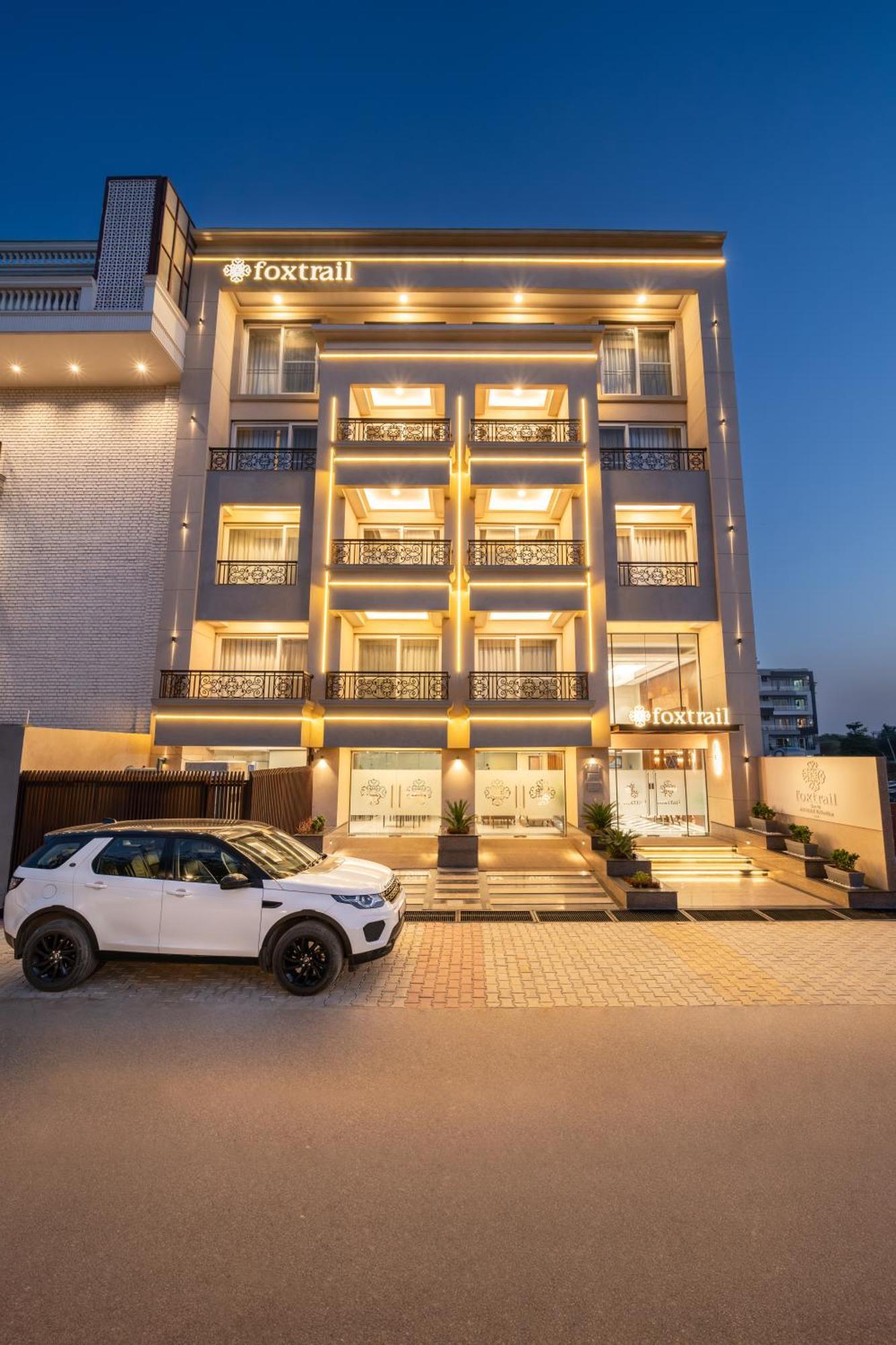 Foxtrail, Sector 42 - Am Hotel Kollection Gurgáon Kültér fotó