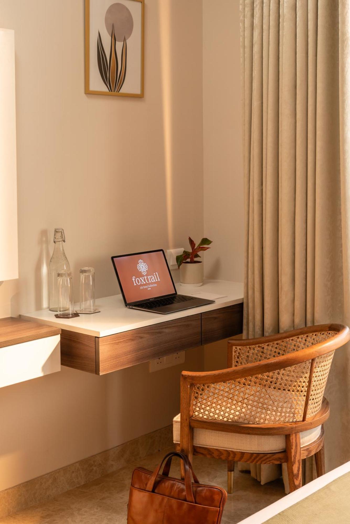 Foxtrail, Sector 42 - Am Hotel Kollection Gurgáon Kültér fotó