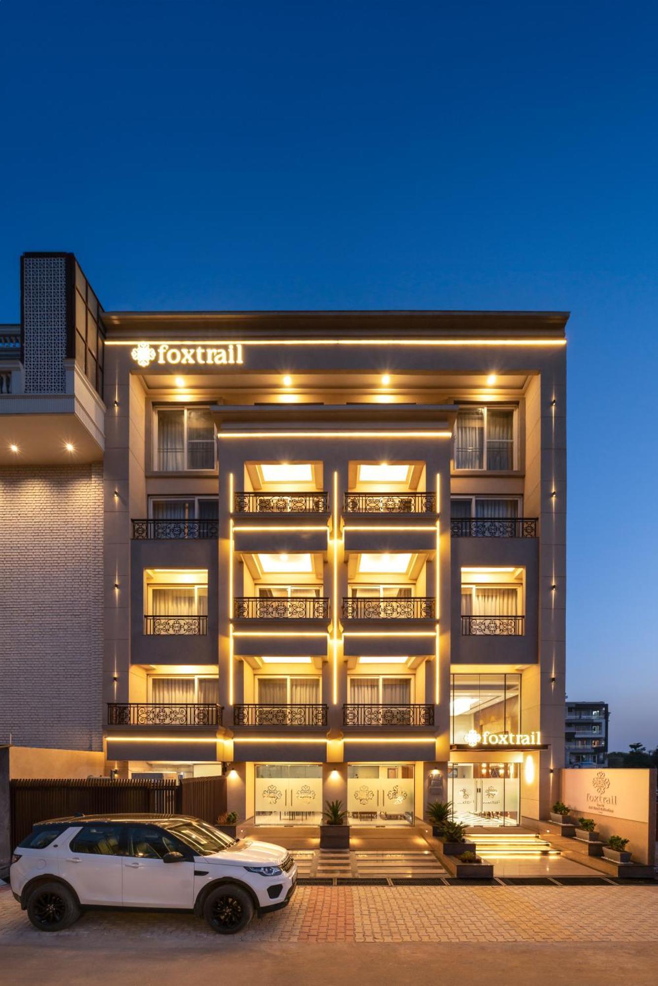 Foxtrail, Sector 42 - Am Hotel Kollection Gurgáon Kültér fotó